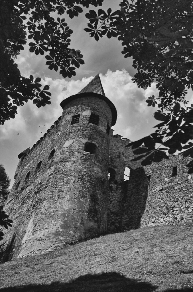 Historische Burgruine, sinnbildlich für die Geschichte von Grenzland